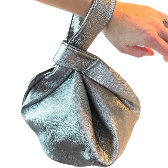 The Drop Handbags - NWT The Drop The Drop Women's Avalon Small Tote Bag Color Metallic Silver
